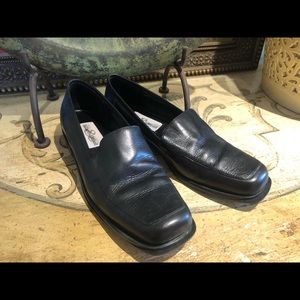 Like new black loafers